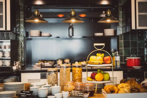 Ein Gericht auf einem Tisch.