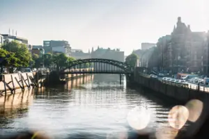 Brücke über Kanal der Hamburger Speicherstadt