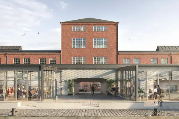 Ein Gebäude mit Glastüren und Fenstern unter einem bewölkten Himmel.