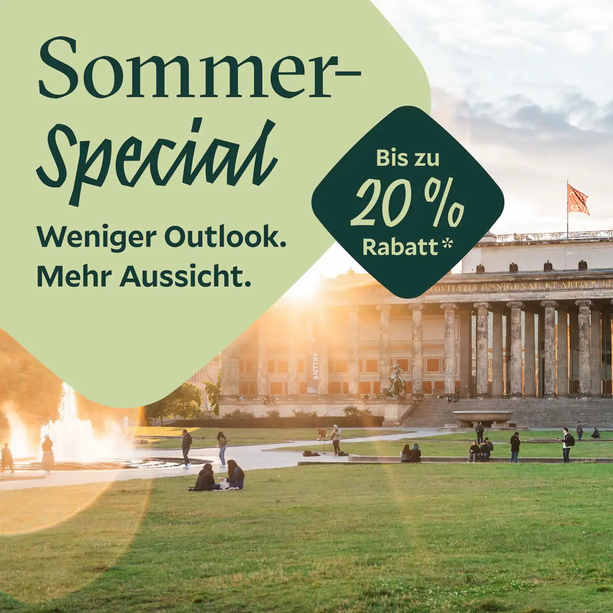 Großes Gebäude mit Säulen und einem Brunnen davor.