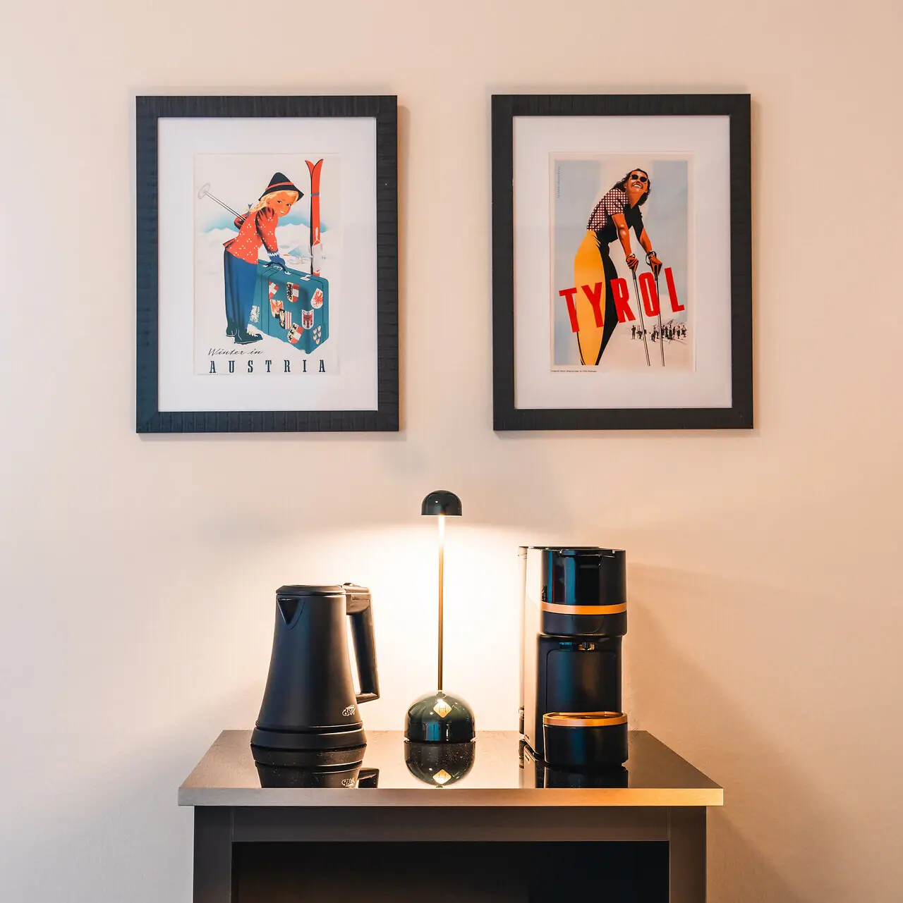 Kaffee-Corner auf dem Zimmer im HENRI Hotel Kitzbühel