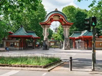 Frontalansicht Berliner Zoo Eingang
