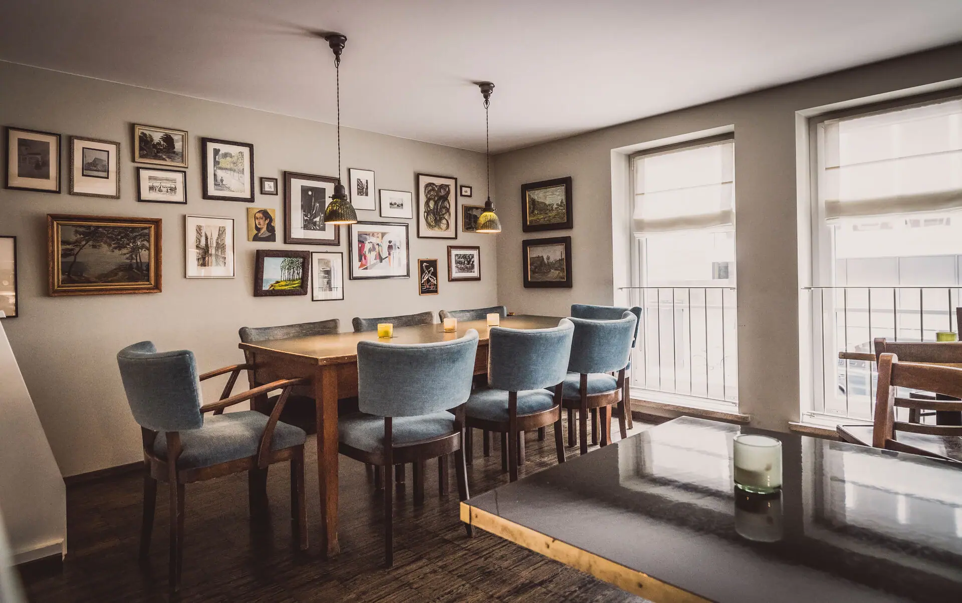 Essbereich in der Kontorküche Essbereich mit Tisch und Stühlen.