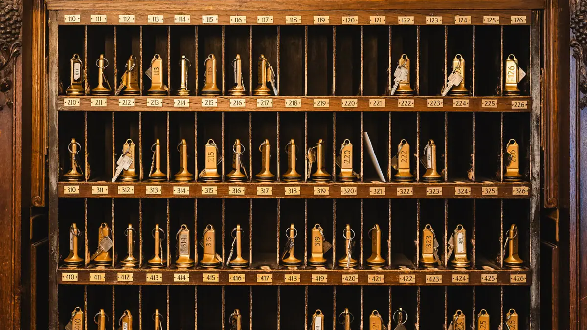 Schlüsselschrank mit vielen Zimmerschlüsseln