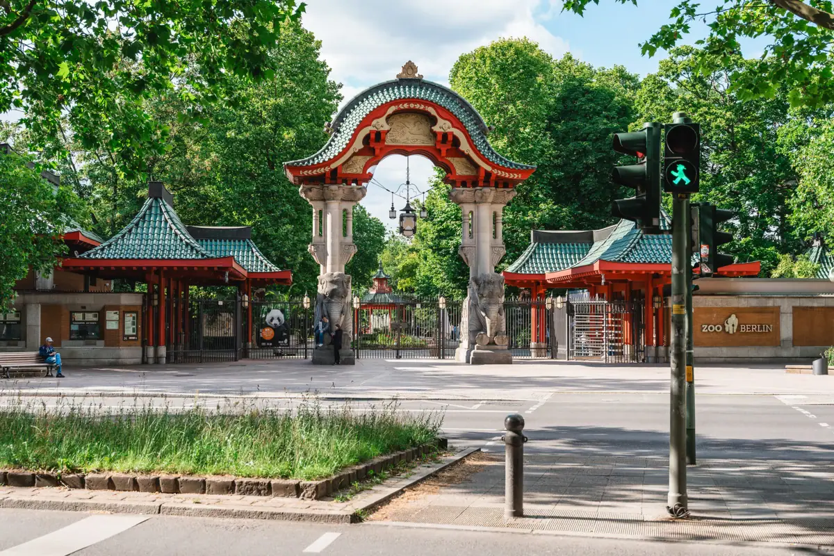 Der Eingang zum zoologischen Garten Berlin.
