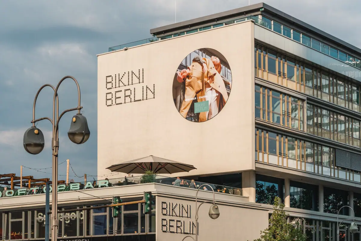 Das Bikini Haus Berlin mit der Monkey Rooftop Bar in der Nähe vom Kuhdamm.